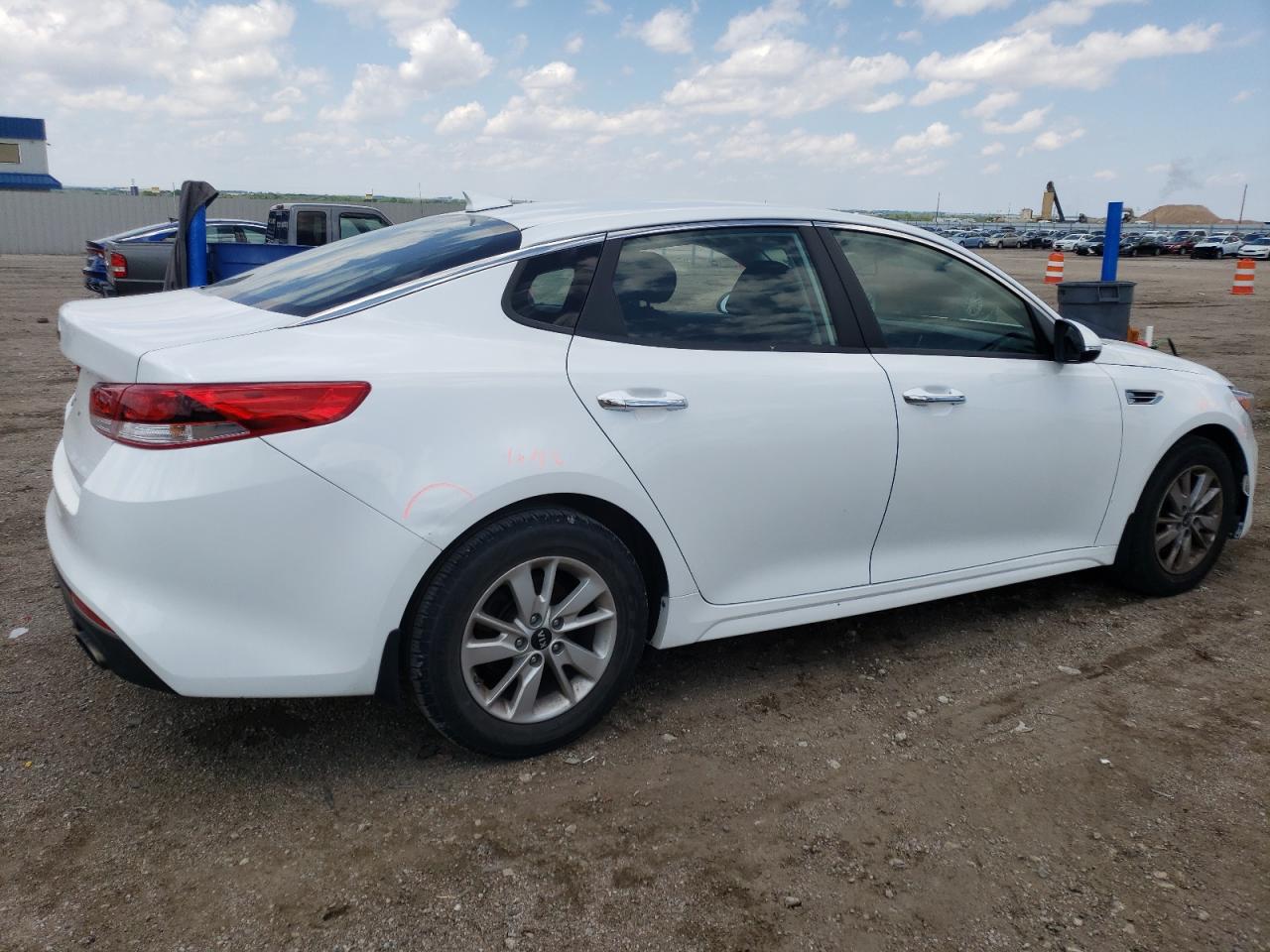 5XXGT4L33HG158166 2017 Kia Optima Lx