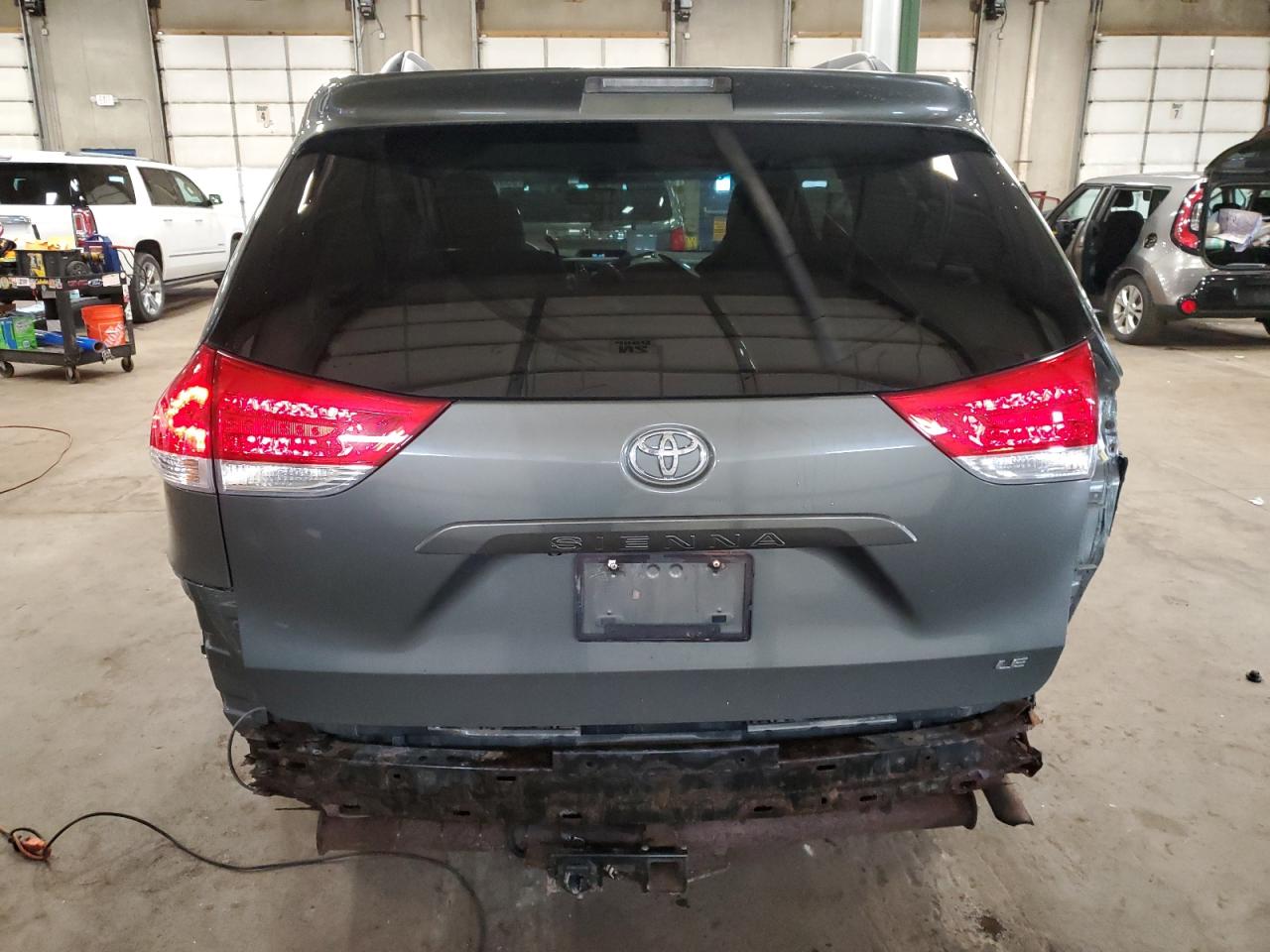 5TDKK3DC1BS143290 2011 Toyota Sienna Le