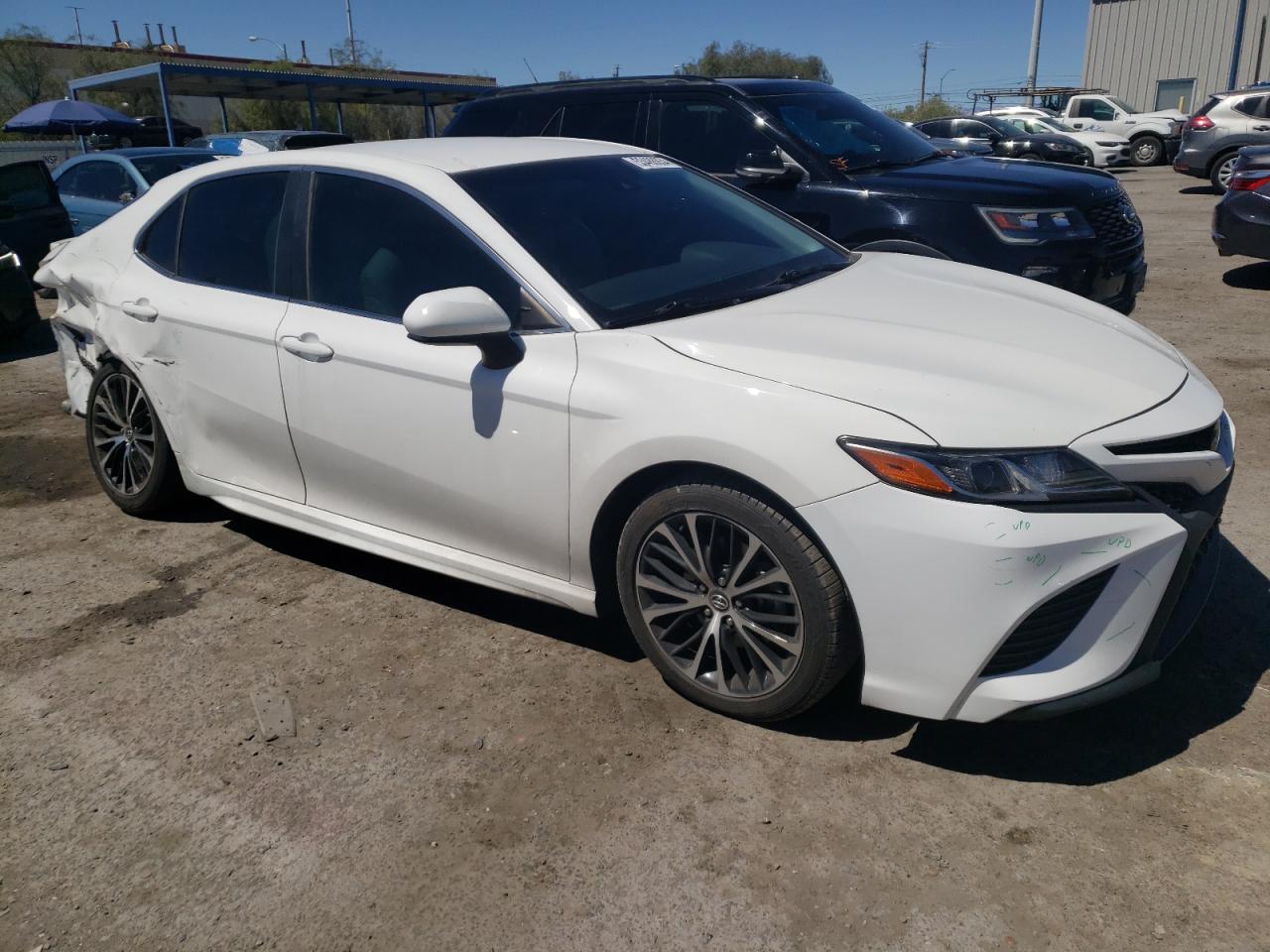 4T1B11HK1JU663780 2018 Toyota Camry L