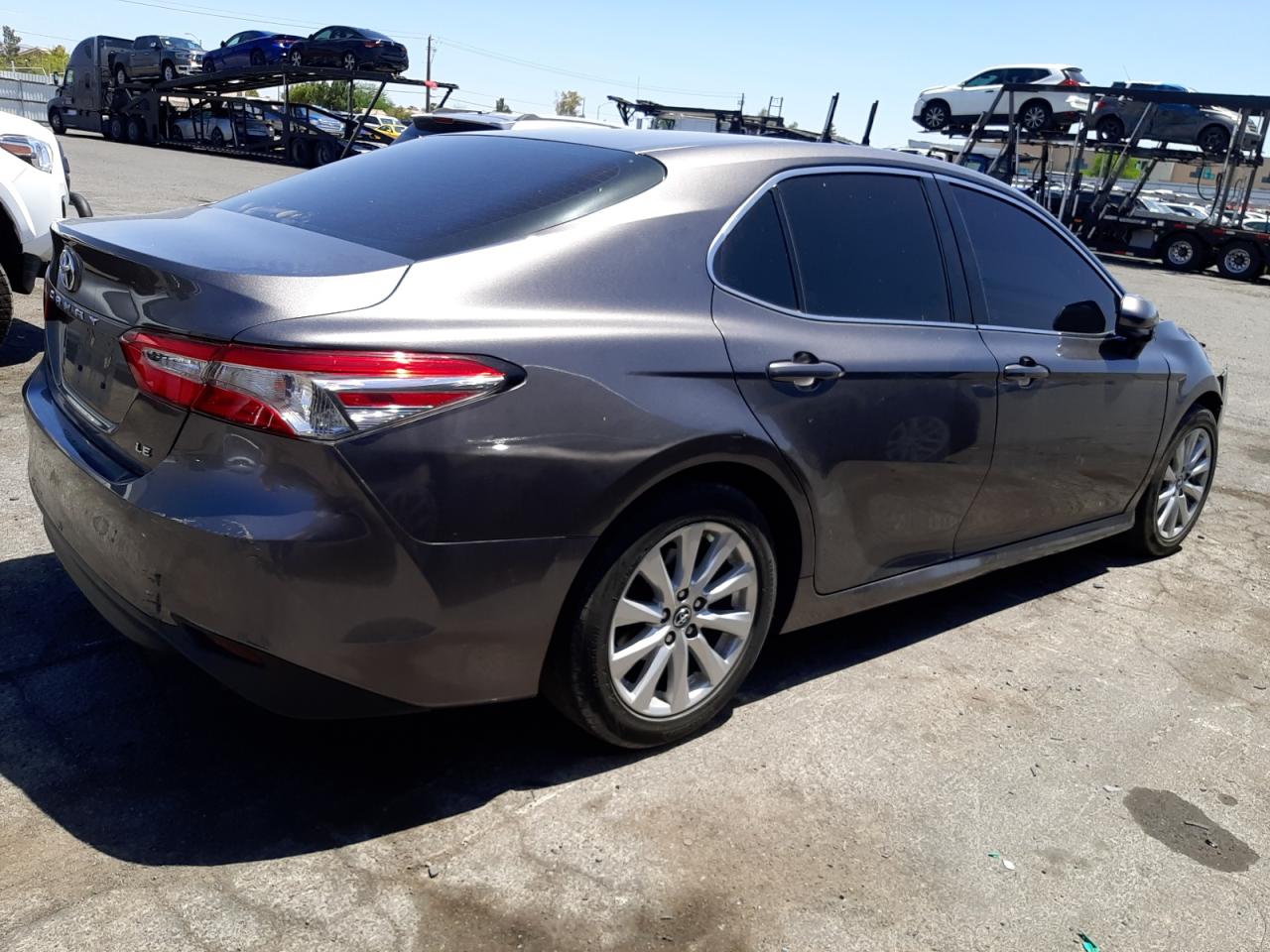 2018 Toyota Camry L vin: 4T1B11HK3JU536769