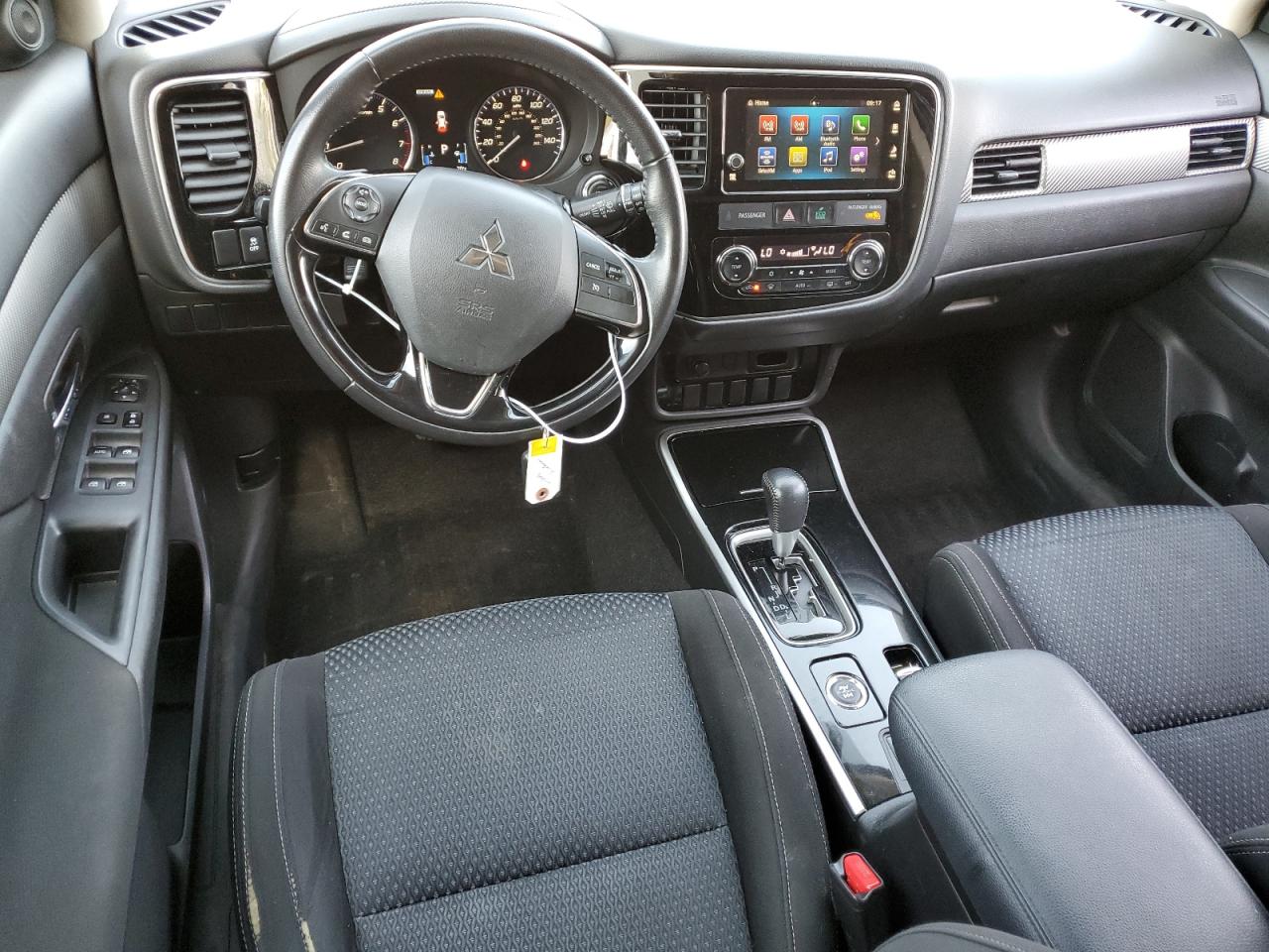 JA4AZ3A39JJ001206 2018 Mitsubishi Outlander Se