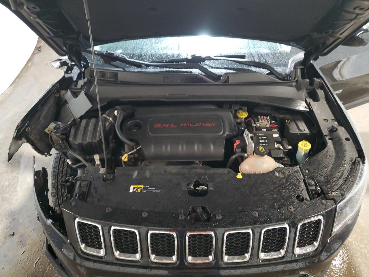 3C4NJCBB4JT359083 2018 Jeep Compass Latitude