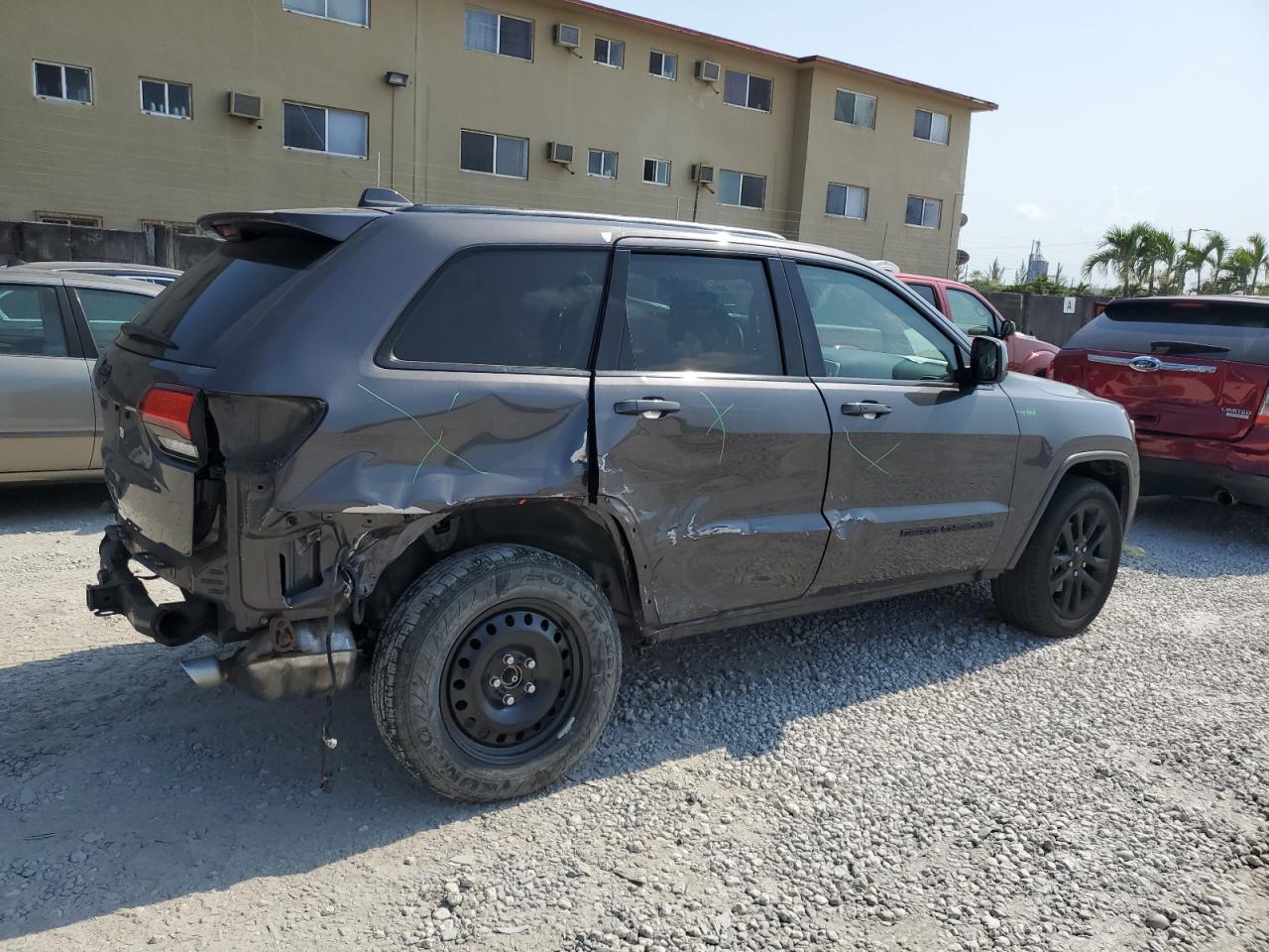 1C4RJEAG1HC952304 2017 Jeep Grand Cherokee Laredo