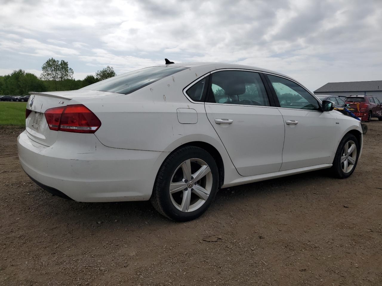 2015 Volkswagen Passat S vin: 1VWAT7A35FC109457