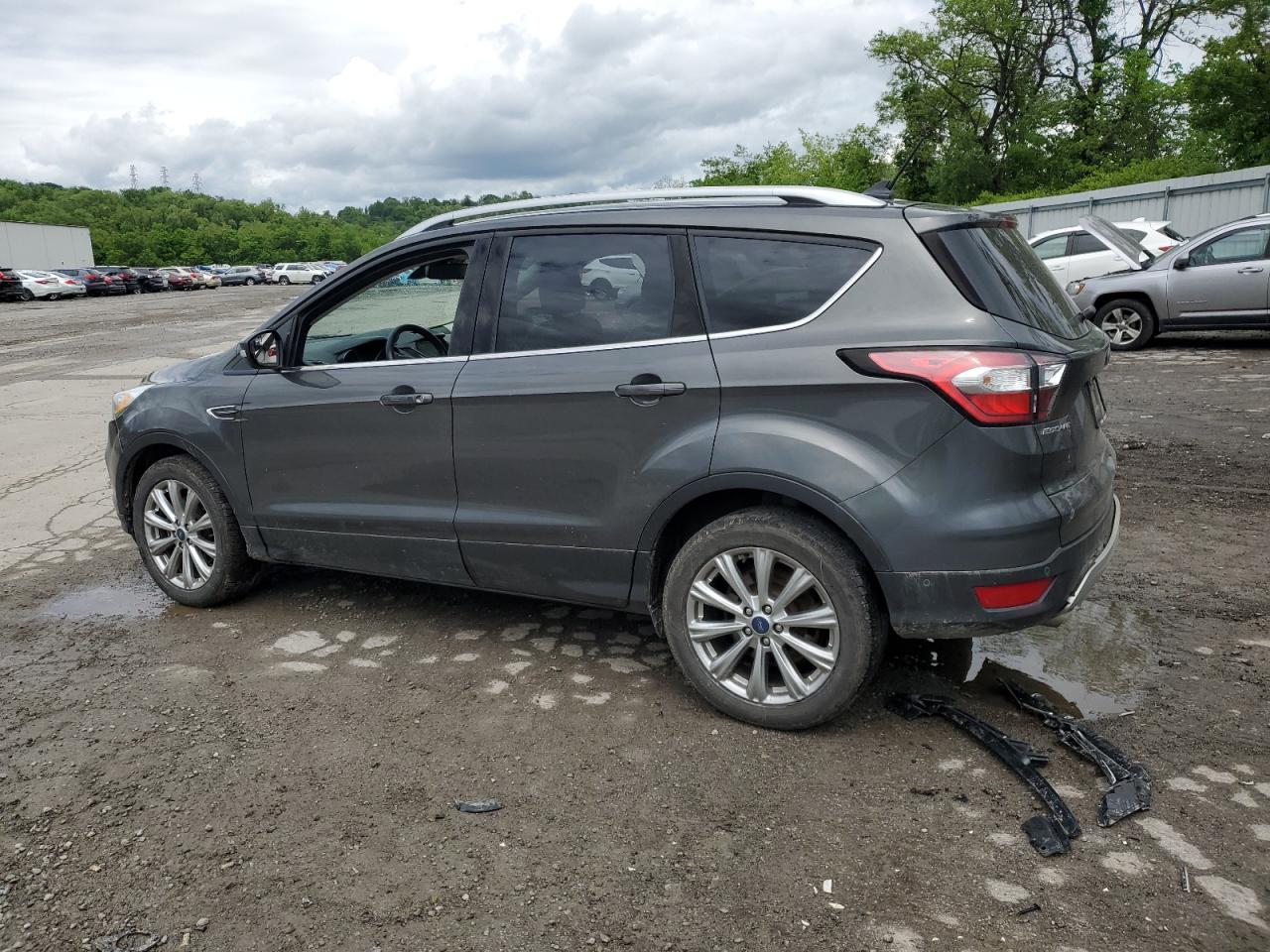 1FMCU9J91JUB74586 2018 Ford Escape Titanium