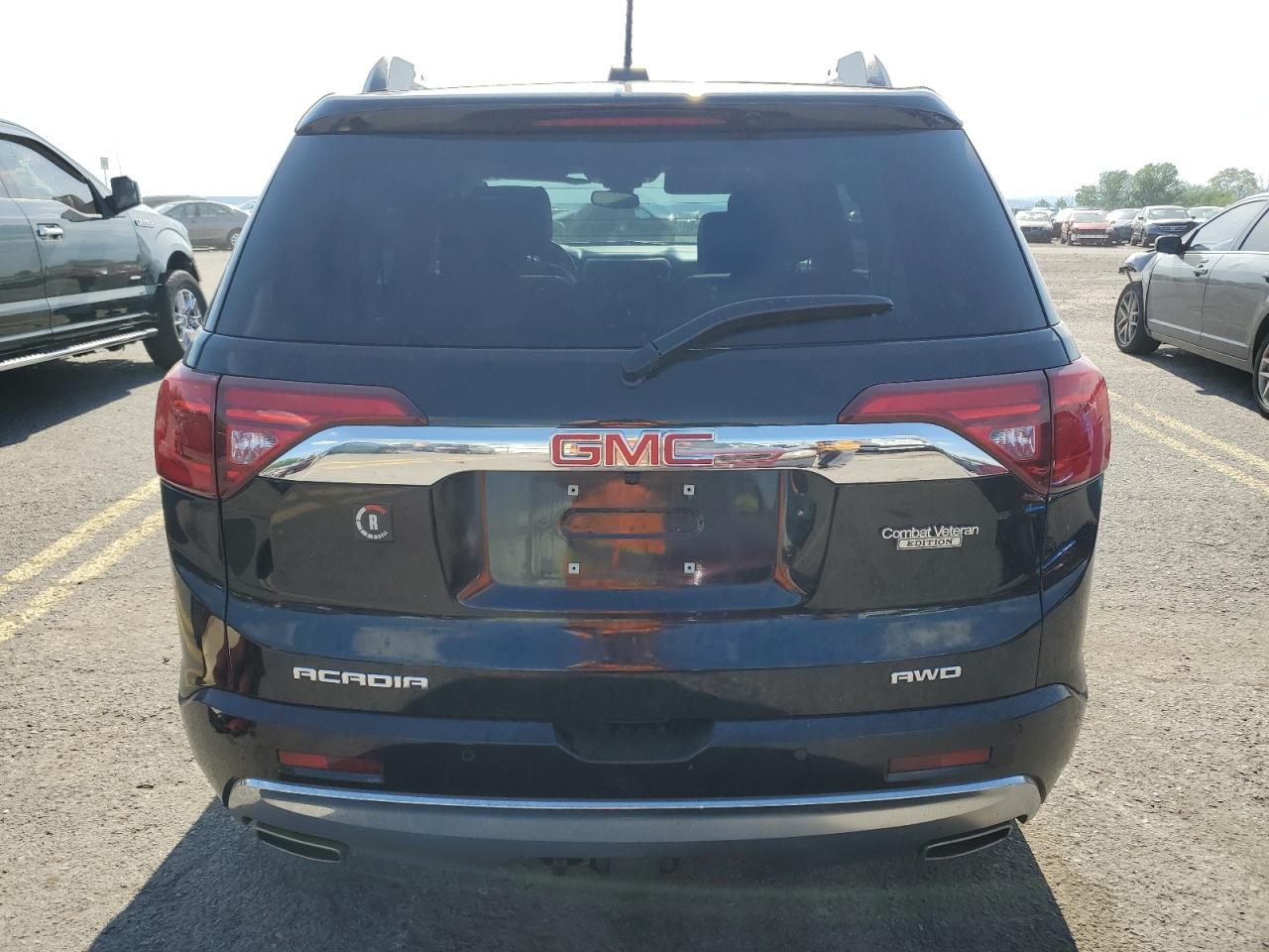 2017 GMC Acadia Denali vin: 1GKKNXLS8HZ133181