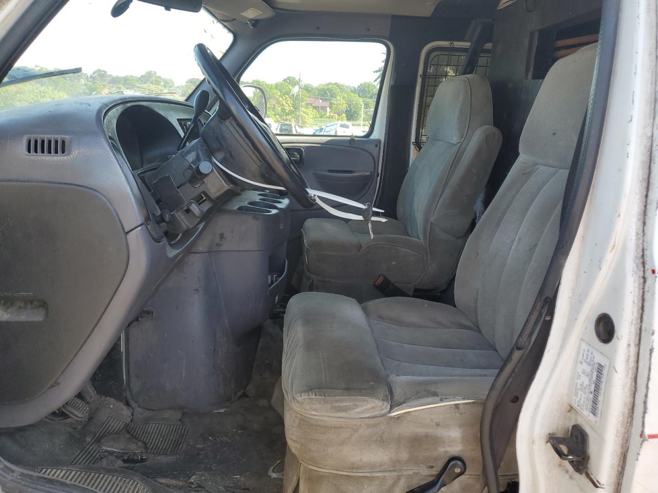 2B7HB11X4YK126421 2000 Dodge Ram Van B1500