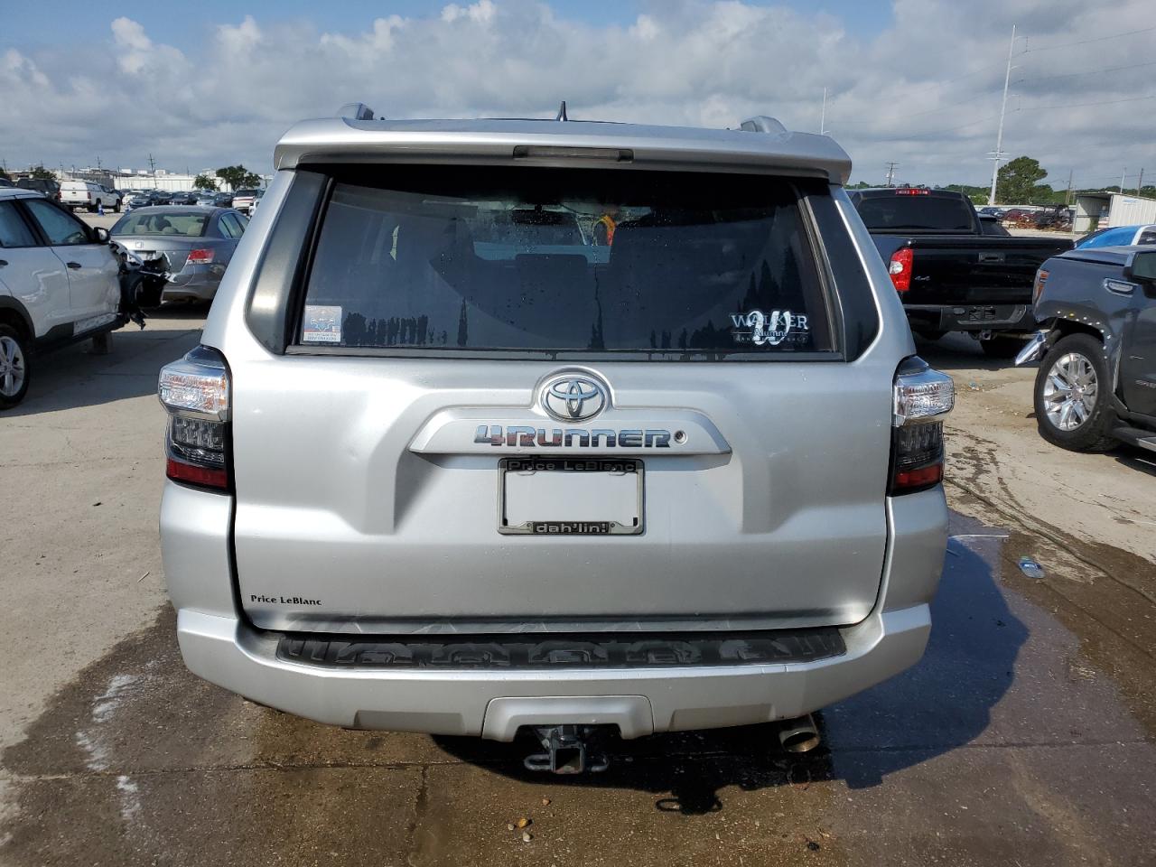 JTEZU5JR5J5188276 2018 Toyota 4Runner Sr5