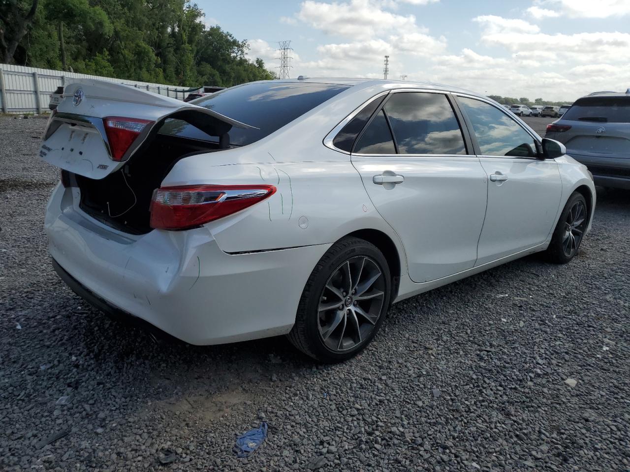 4T1BF1FK1FU875039 2015 Toyota Camry Le