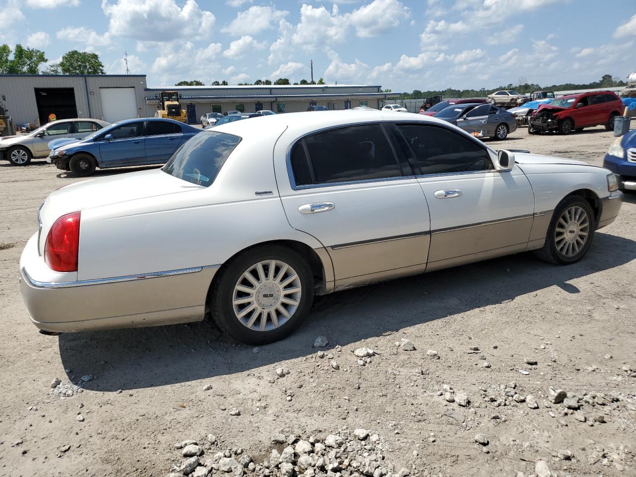 1LNHM82W33Y642642 2003 Lincoln Town Car Signature