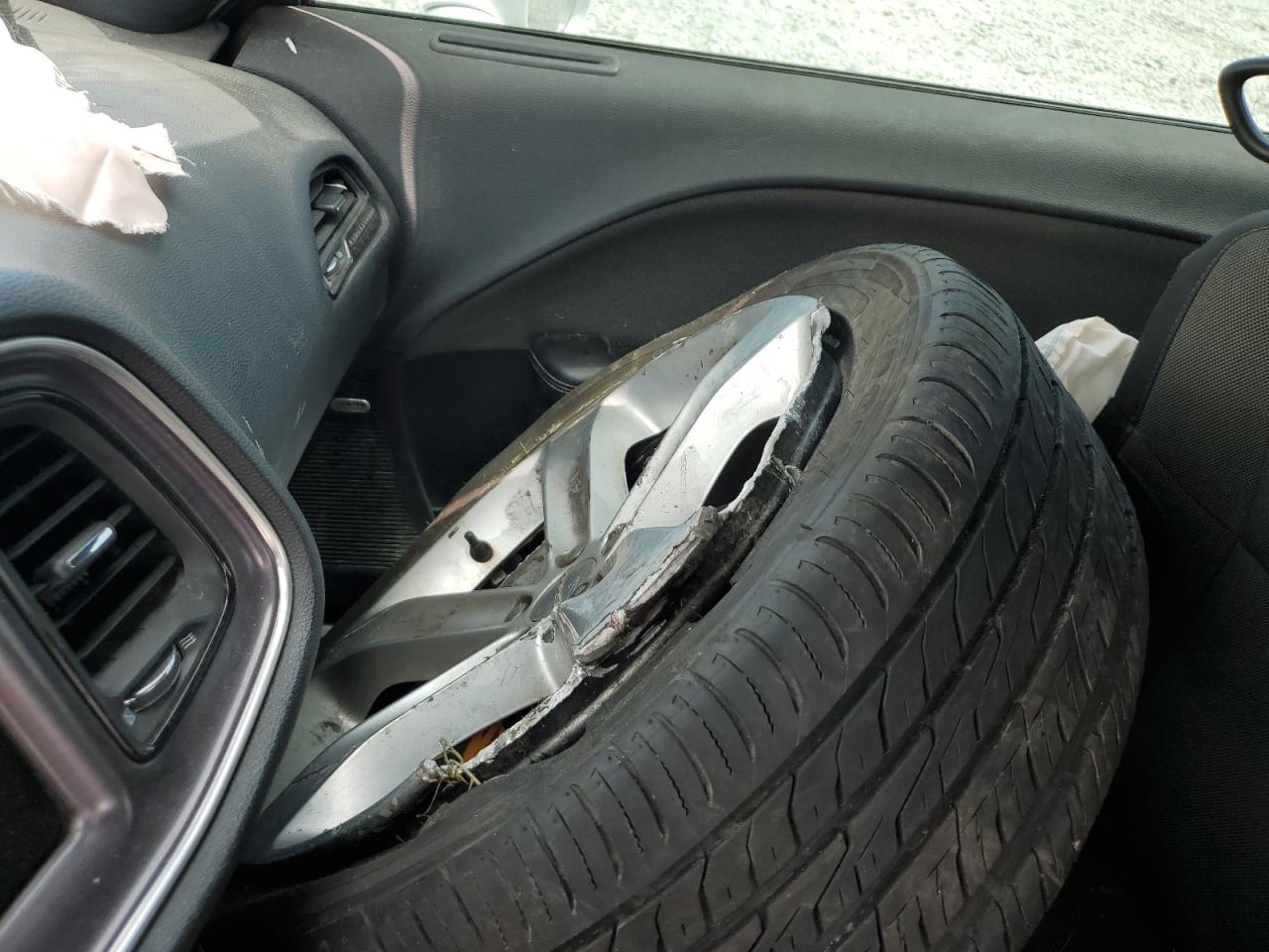 2C3CDZAT7FH723674 2015 Dodge Challenger Sxt