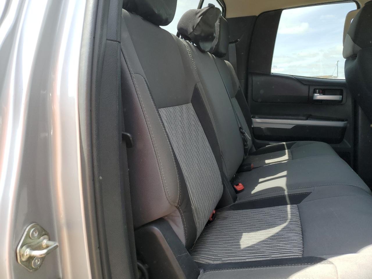 5TFUY5F10GX570380 2016 Toyota Tundra Double Cab Sr/Sr5