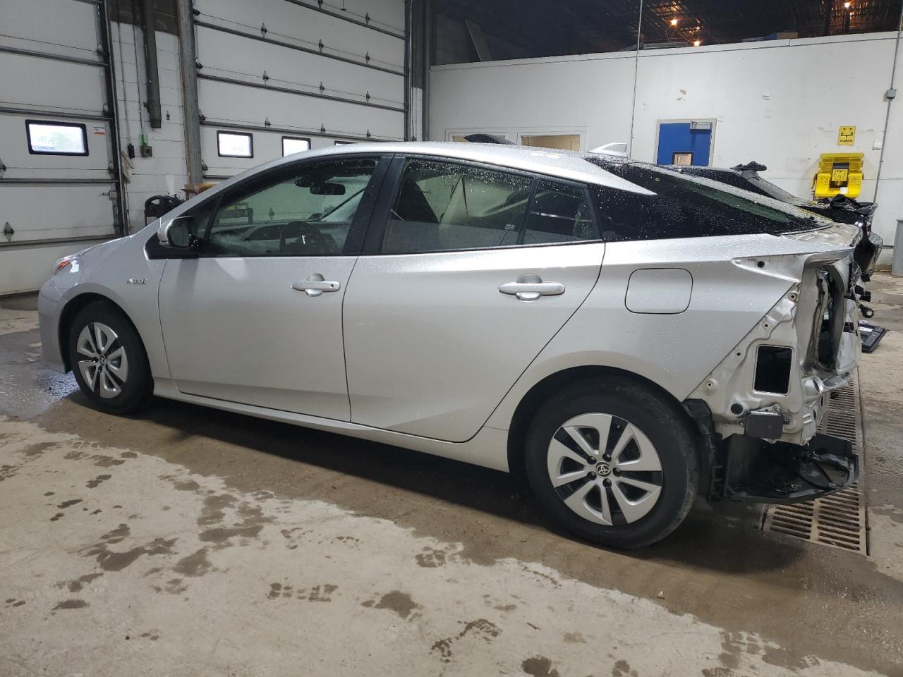 JTDKARFU8J3554620 2018 Toyota Prius