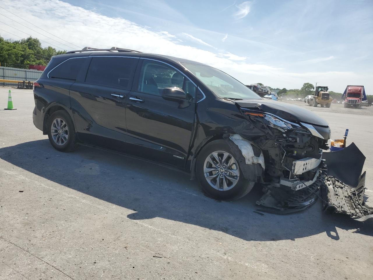 5TDYRKEC1MS067443 2021 Toyota Sienna Xle