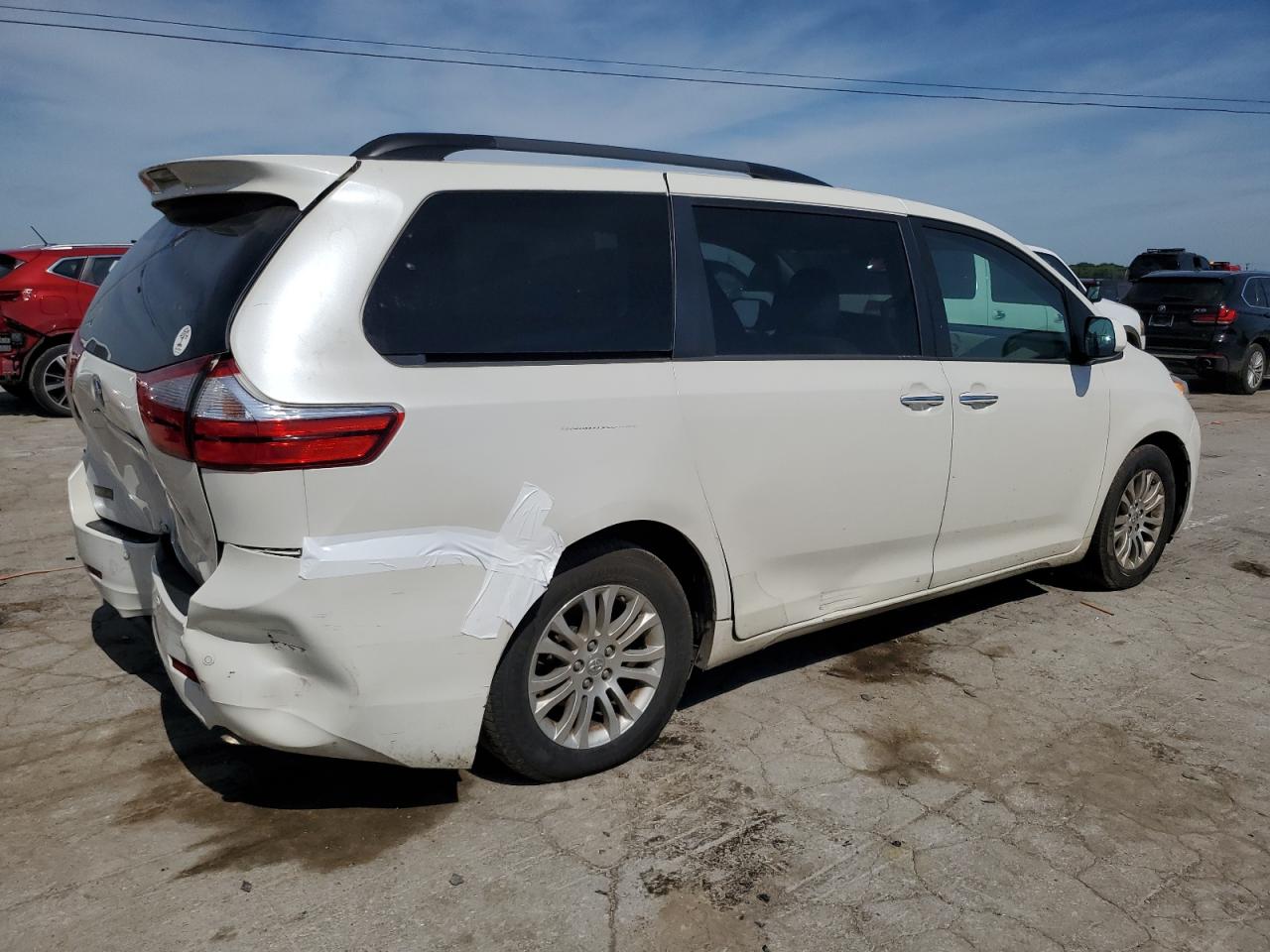 5TDYZ3DC3HS808270 2017 Toyota Sienna Xle