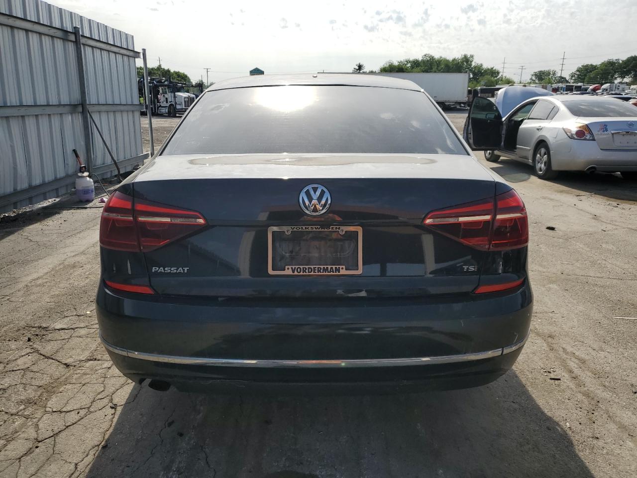 1VWAA7A31JC001349 2018 Volkswagen Passat S