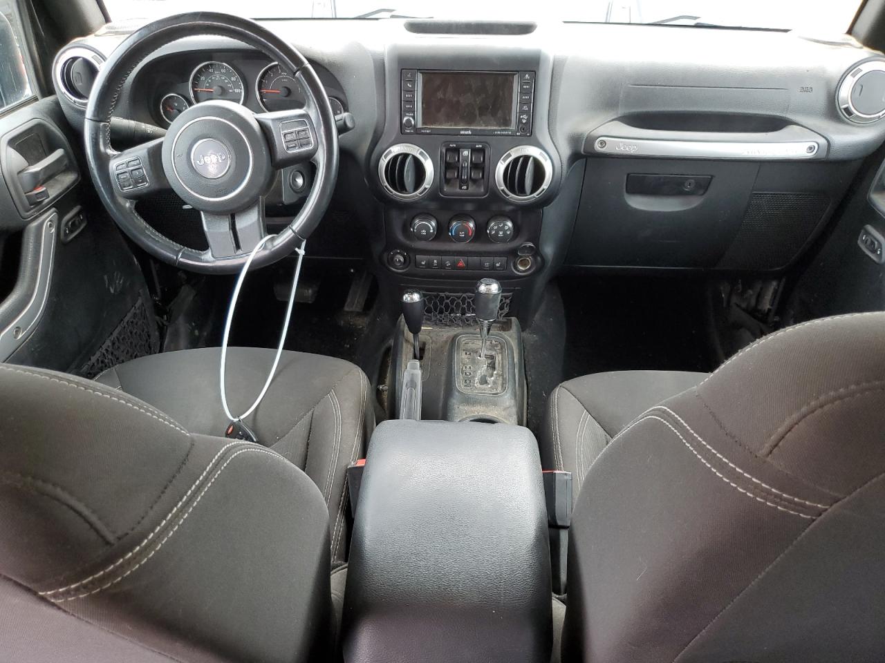 1C4BJWEG3JL840465 2018 Jeep Wrangler Unlimited Sahara