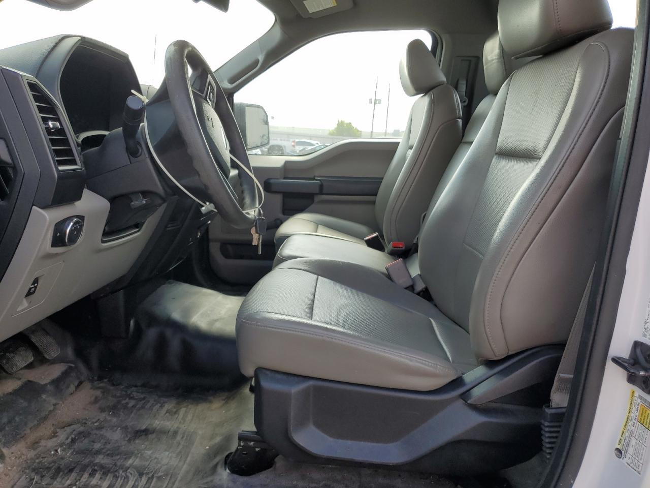 1FTMF1C88HKE33590 2017 Ford F150