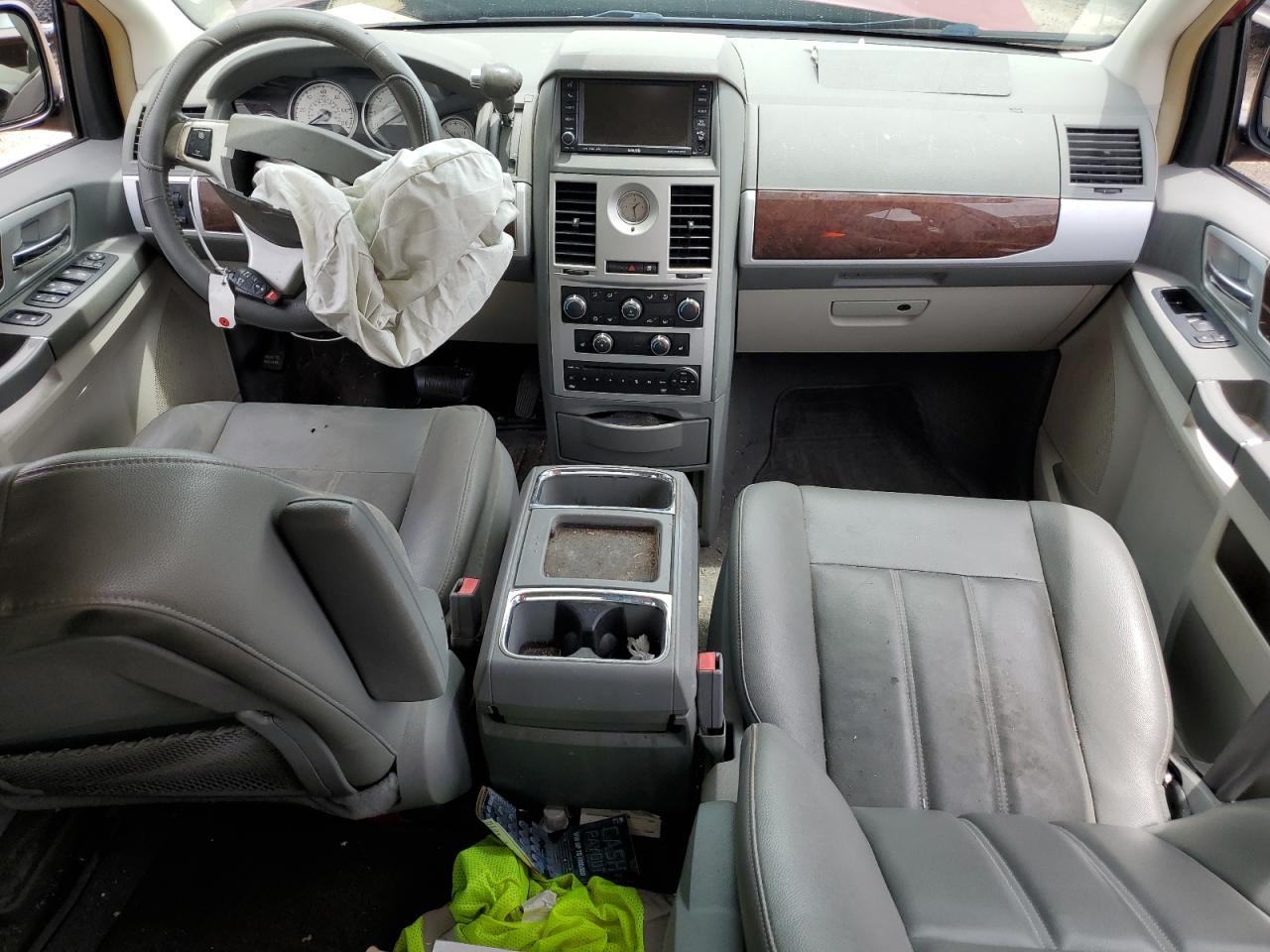 2A4RR5DX5AR128303 2010 Chrysler Town & Country Touring