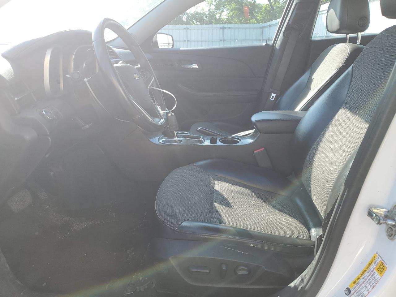 1G11D5SL3FF325141 2015 Chevrolet Malibu 2Lt