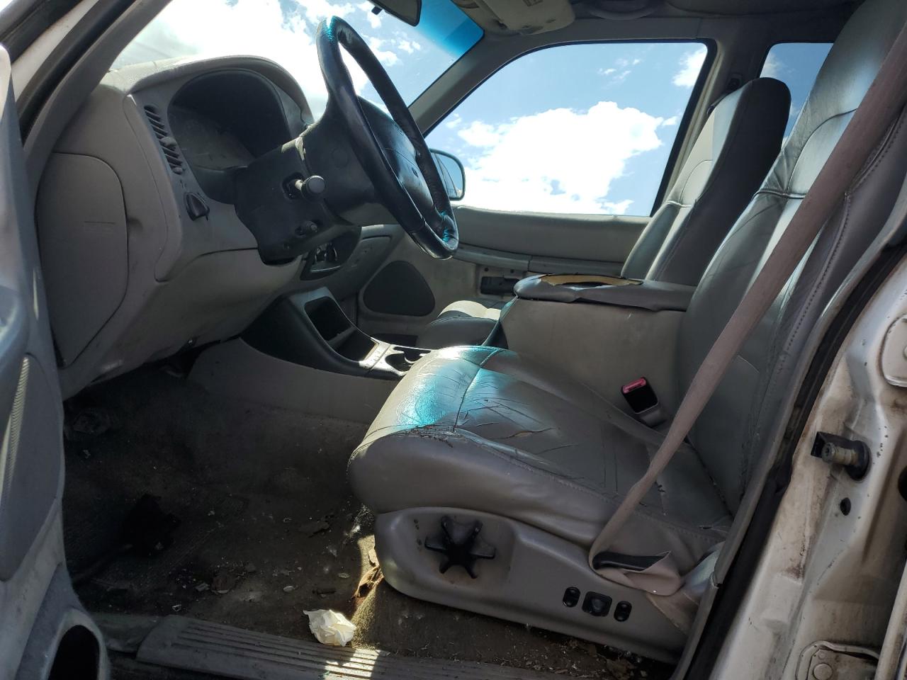 1FMZU83PXYZB88774 2000 Ford Explorer Xlt