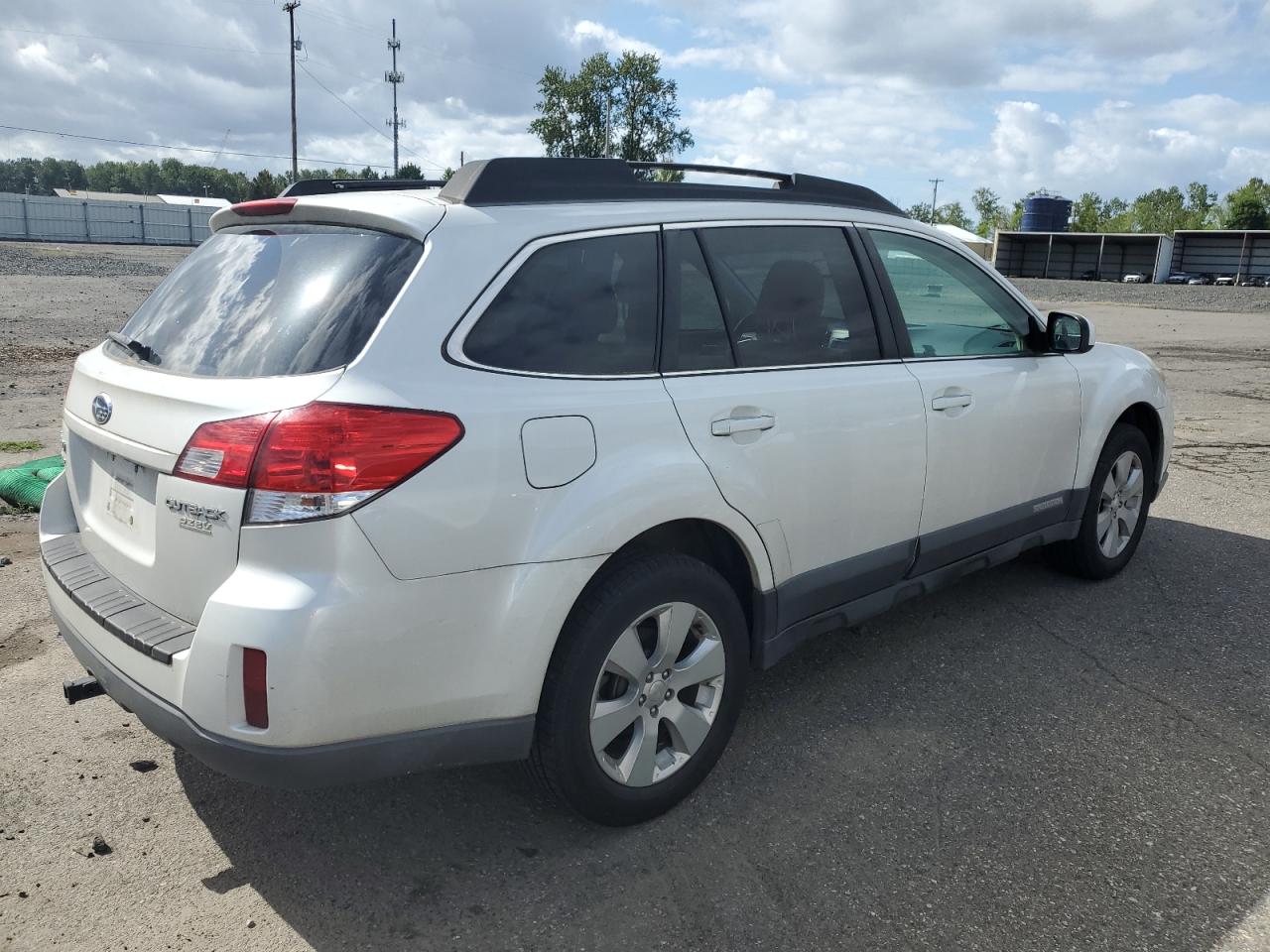 4S4BRBHC1A3375612 2010 Subaru Outback 2.5I Premium