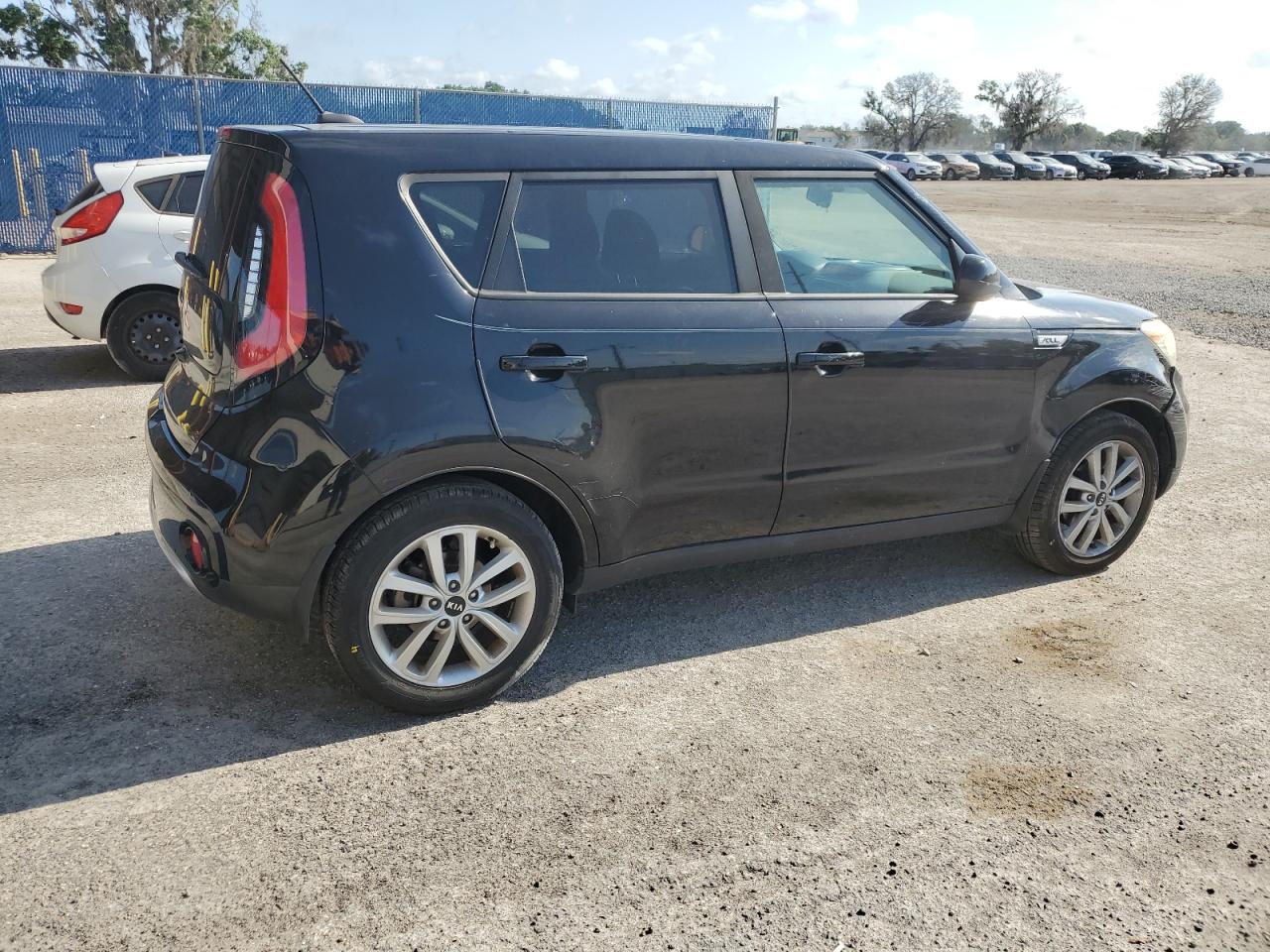 KNDJP3A57J7588841 2018 Kia Soul +