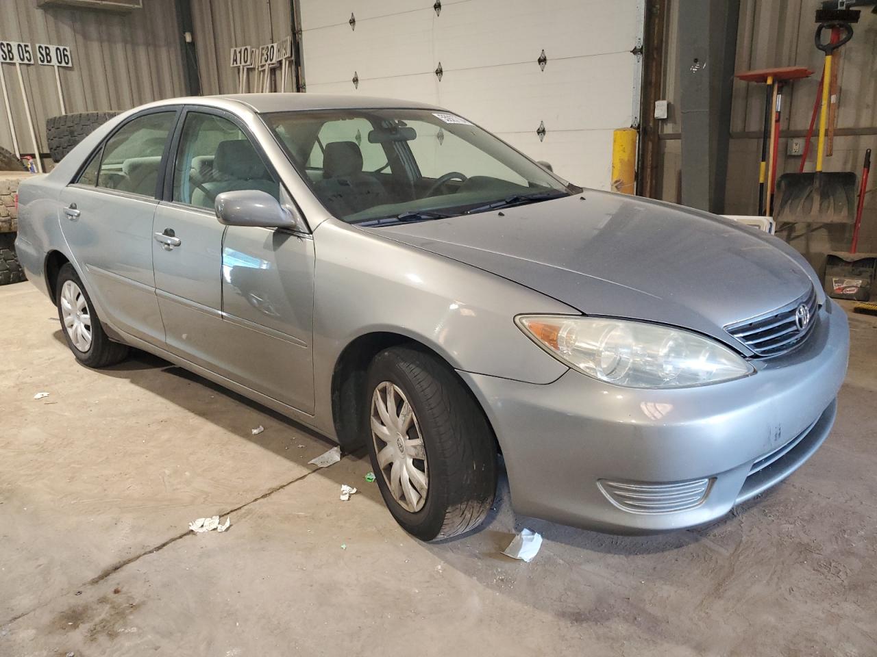 4T1BE32K15U945285 2005 Toyota Camry Le