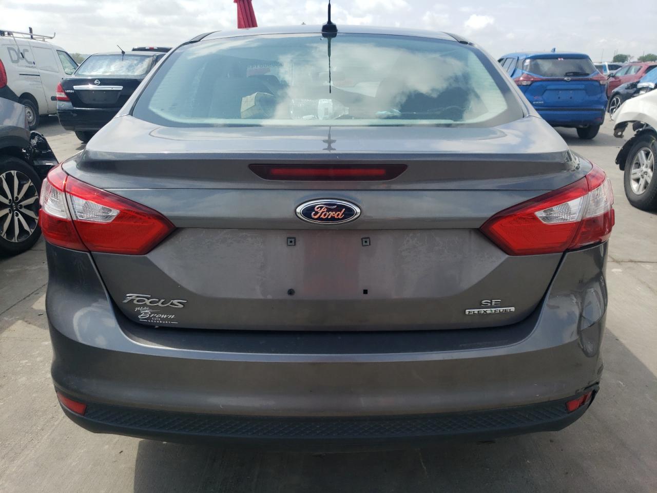 2014 Ford Focus Se vin: 1FADP3F21EL275895