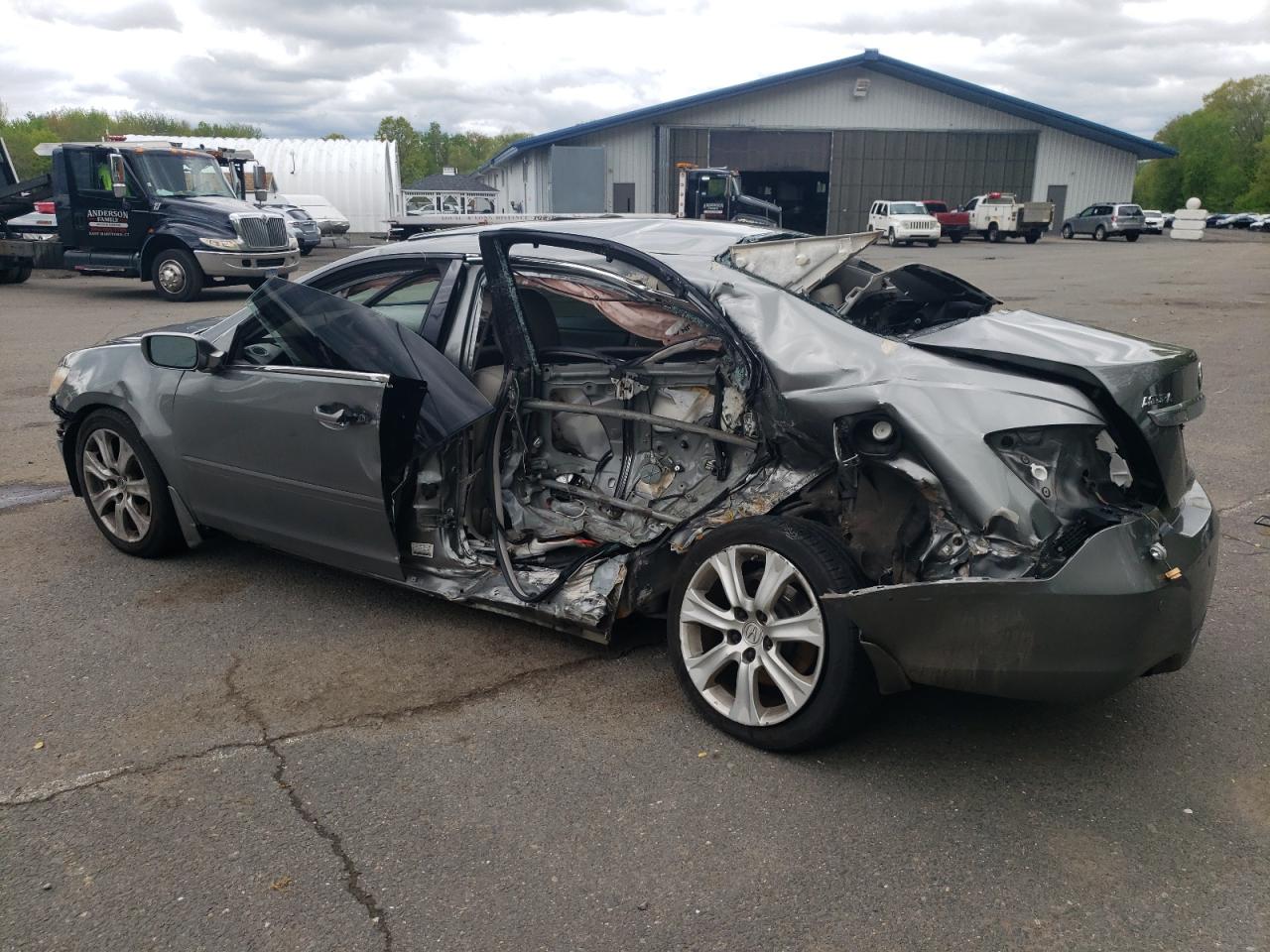 JH4KB2F62AC000641 2010 Acura Rl