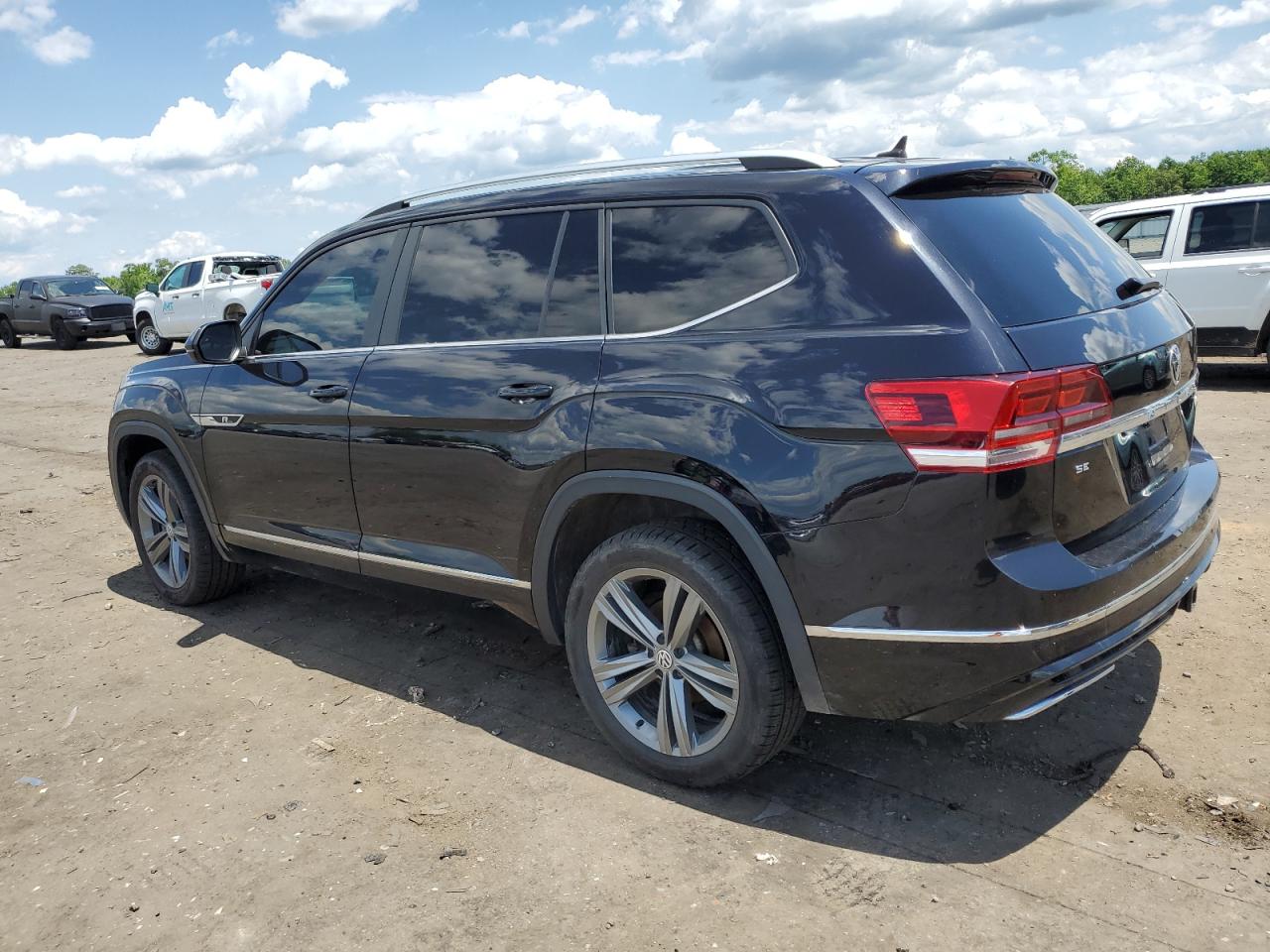 1V2XR2CAXKC613196 2019 Volkswagen Atlas Se