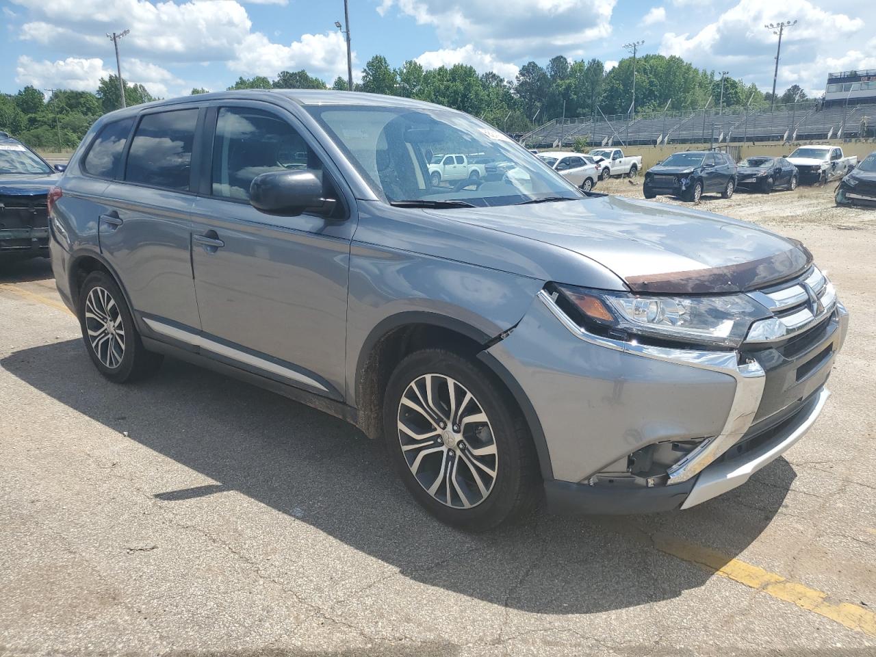 JA4AD2A37JZ013882 2018 Mitsubishi Outlander Es