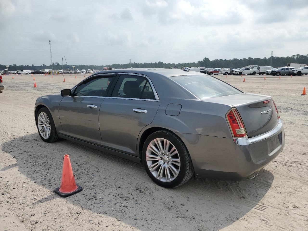 2C3CA6CT8BH585125 2011 Chrysler 300C