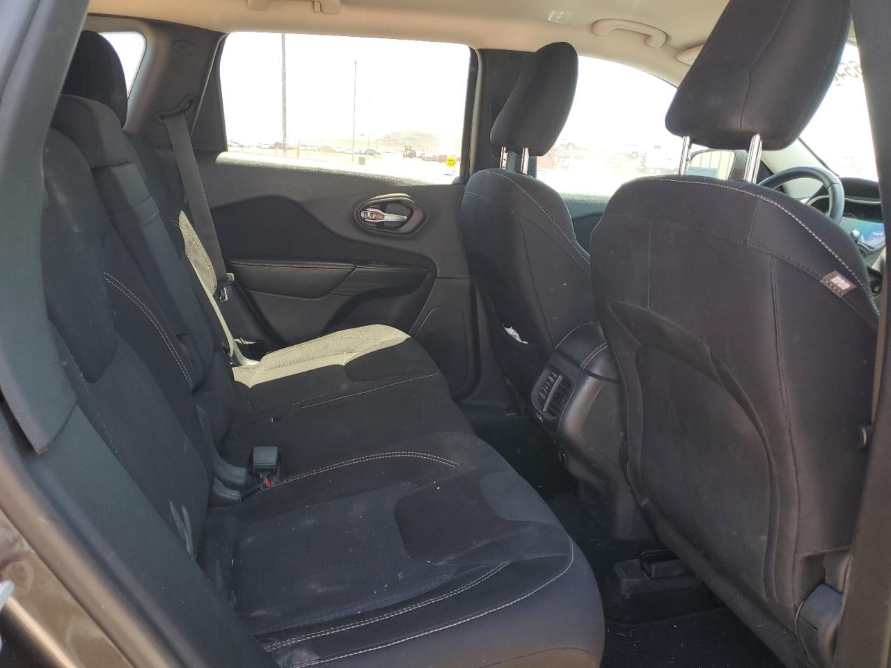 1C4PJLCS3FW730792 2015 Jeep Cherokee Latitude