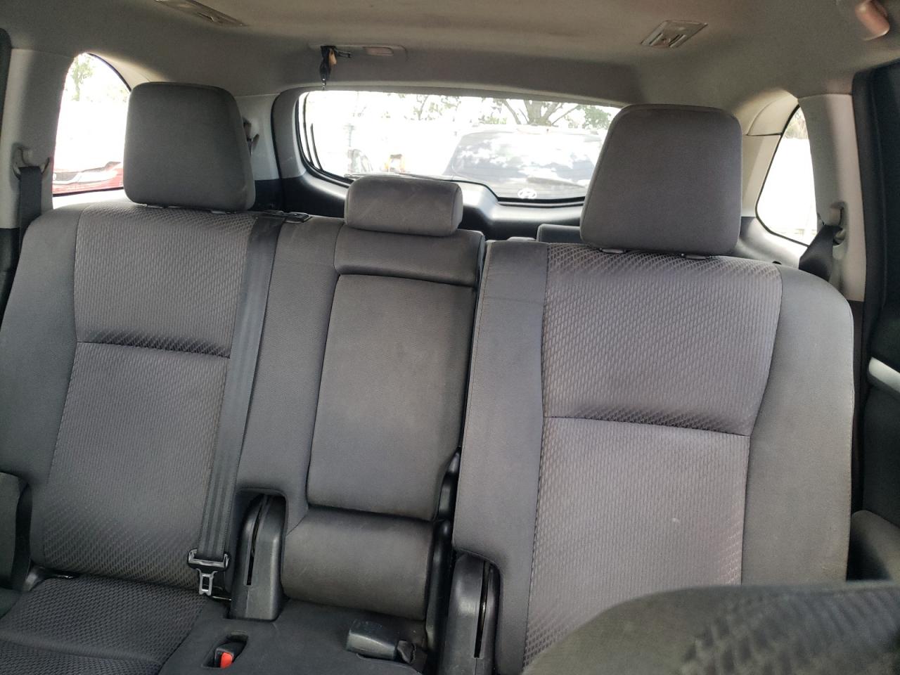 5TDZZRFH7KS293216 2019 Toyota Highlander Le