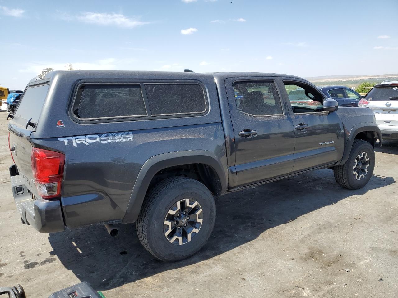 2017 Toyota Tacoma Double Cab vin: 3TMCZ5AN5HM097327