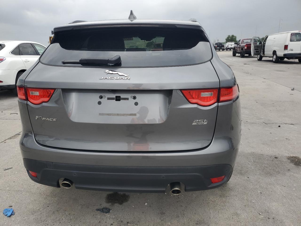 SADCJ2FX9JA281712 2018 Jaguar F-Pace Premium