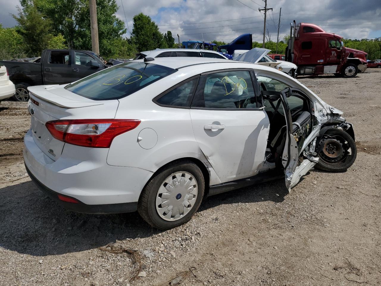 1FAHP3F22CL466952 2012 Ford Focus Se