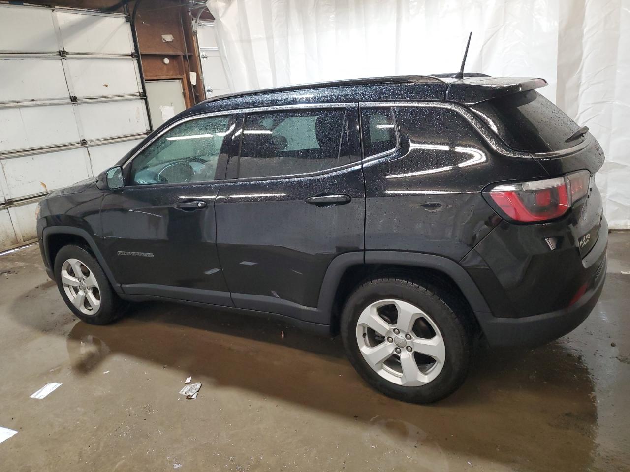 3C4NJCBB4JT359083 2018 Jeep Compass Latitude