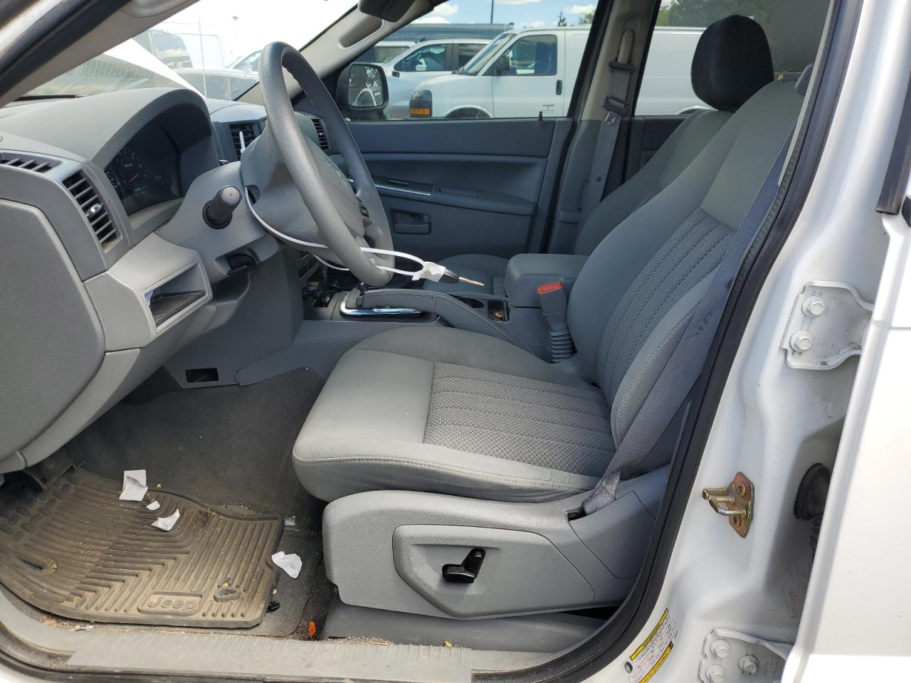 1J4GR48K15C695770 2005 Jeep Grand Cherokee Laredo