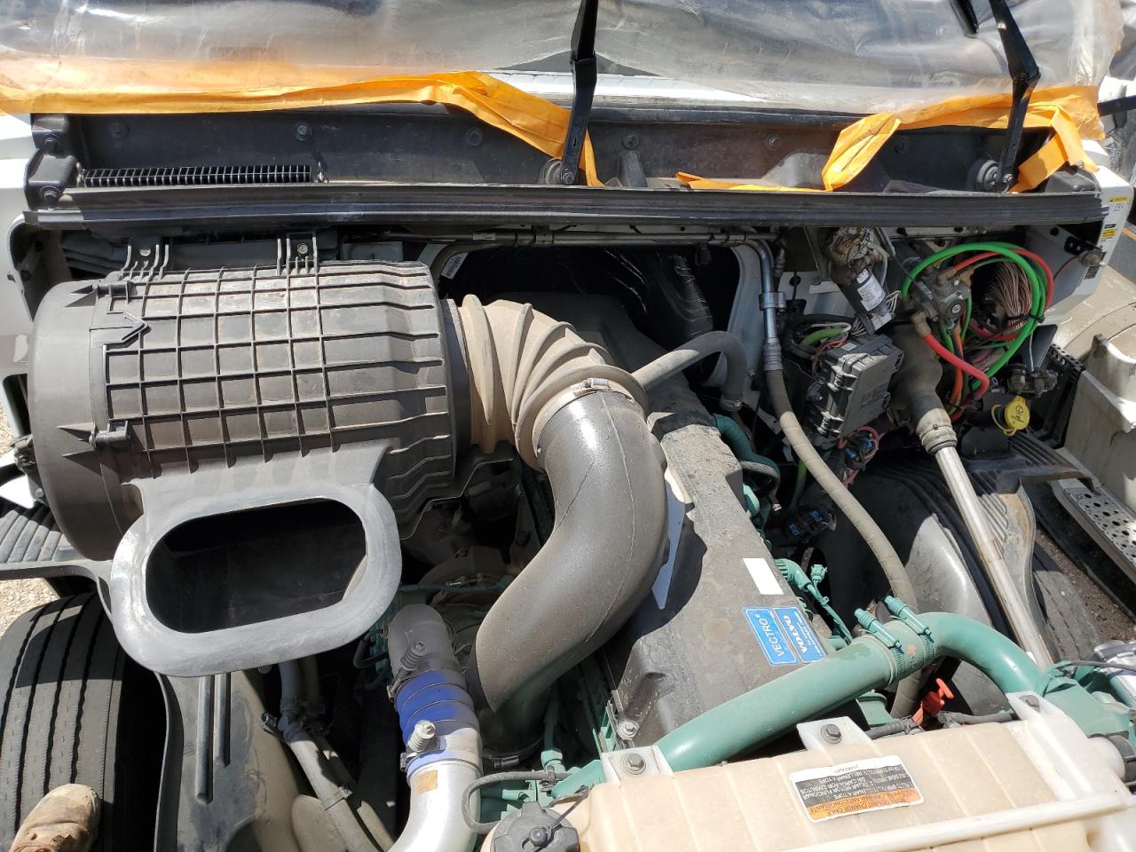 Lot #3317100999 2024 VOLVO VN VNL