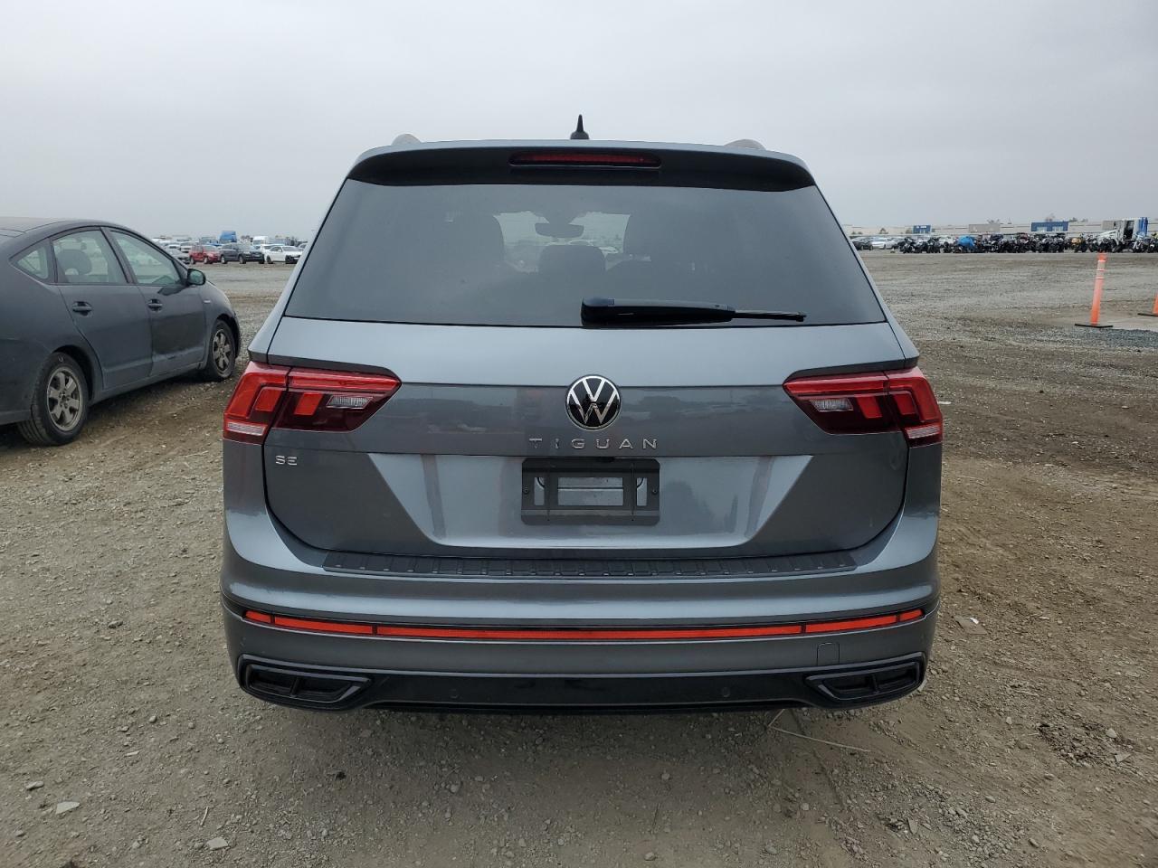 3VVCB7AX8PM027189 2023 Volkswagen Tiguan Se R-Line Black
