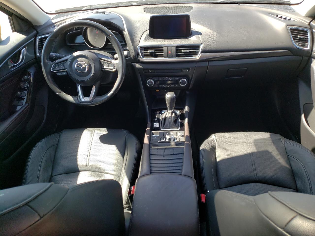 3MZBN1M32JM235693 2018 Mazda 3 Grand Touring