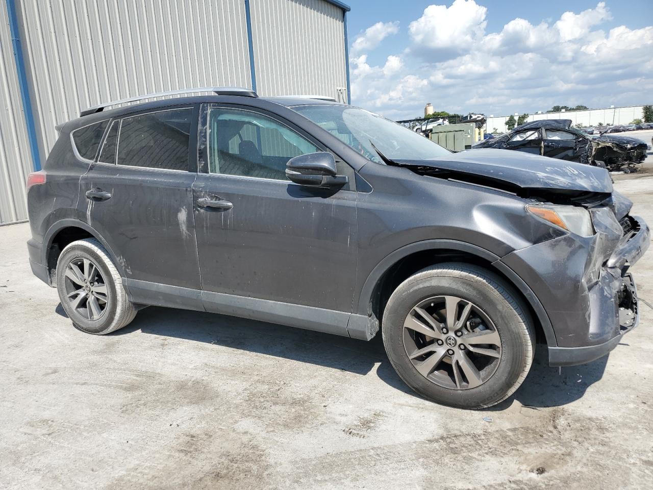 2T3WFREV7GW262895 2016 Toyota Rav4 Xle