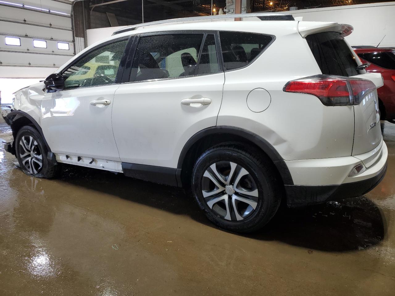 2018 Toyota Rav4 Le vin: JTMBFREV2JJ259486