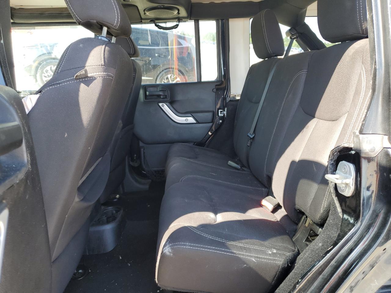 1C4HJWEG3DL696706 2013 Jeep Wrangler Unlimited Sahara