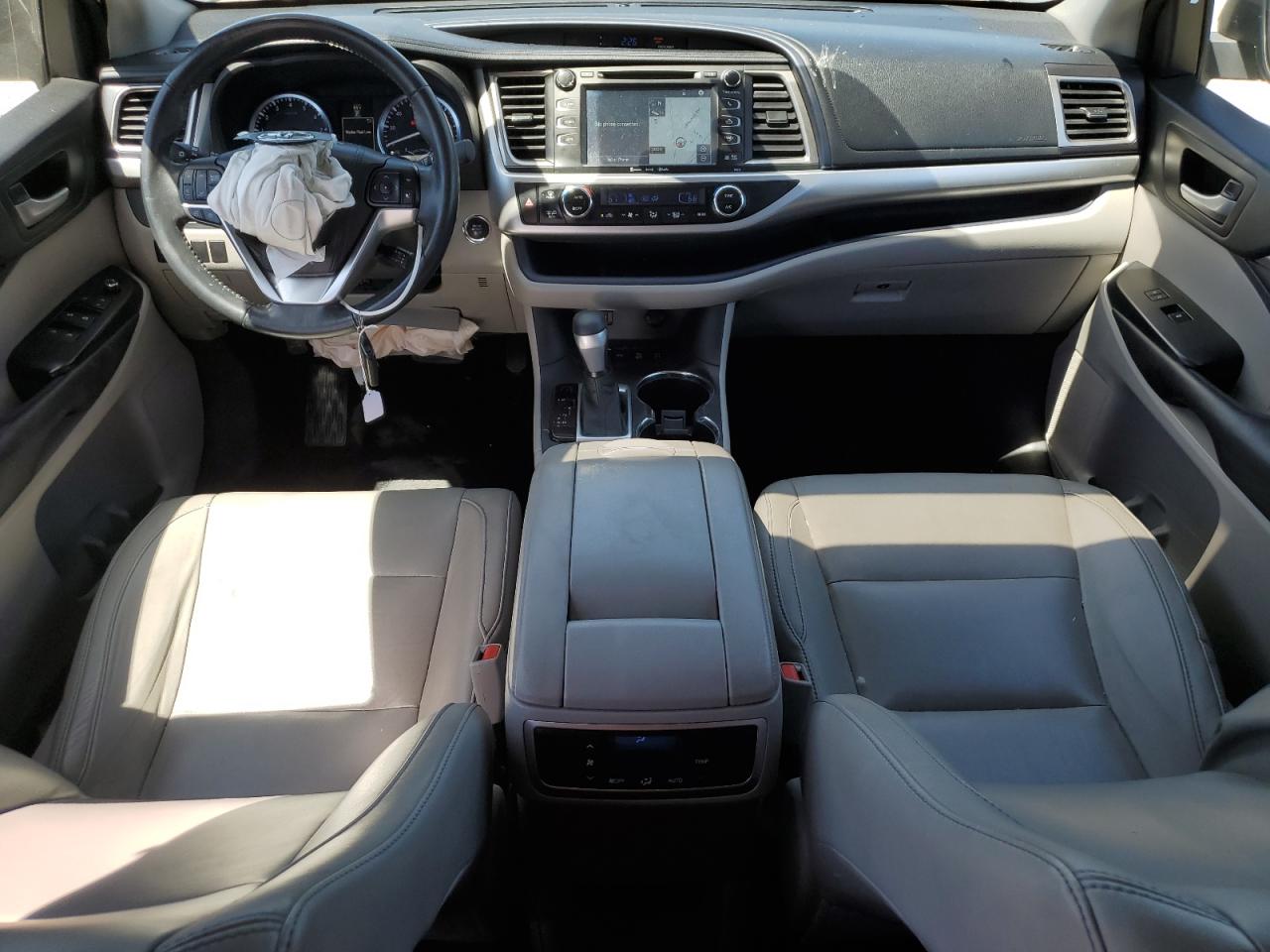 5TDJKRFH5GS353373 2016 Toyota Highlander Xle