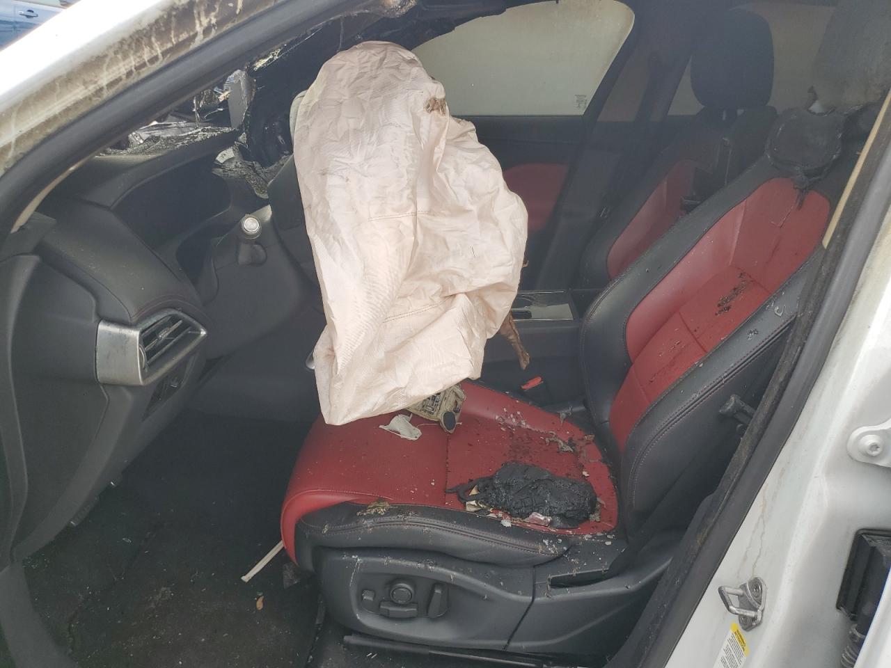 SADCL2BV6HA078334 2017 Jaguar F-Pace R - Sport