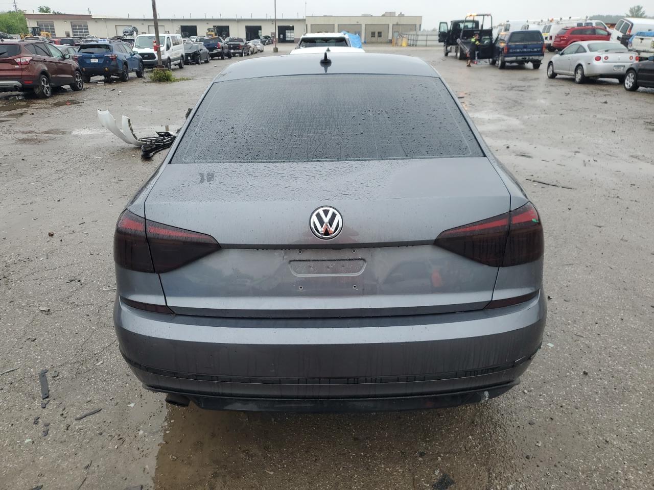 1VWAA7A39JC001647 2018 Volkswagen Passat S