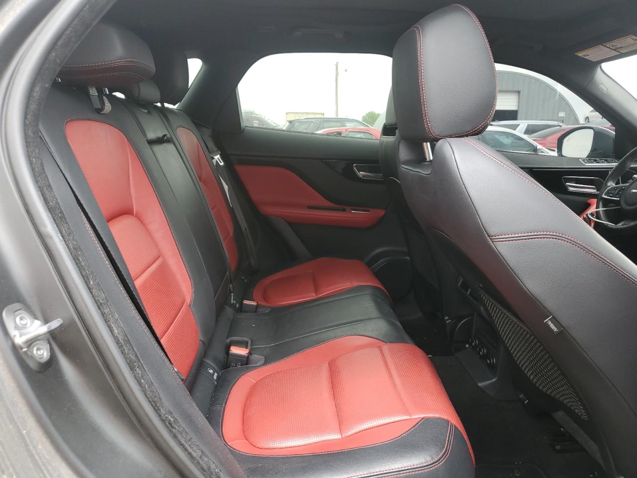 SADCL2BV9HA495883 2017 Jaguar F-Pace R - Sport